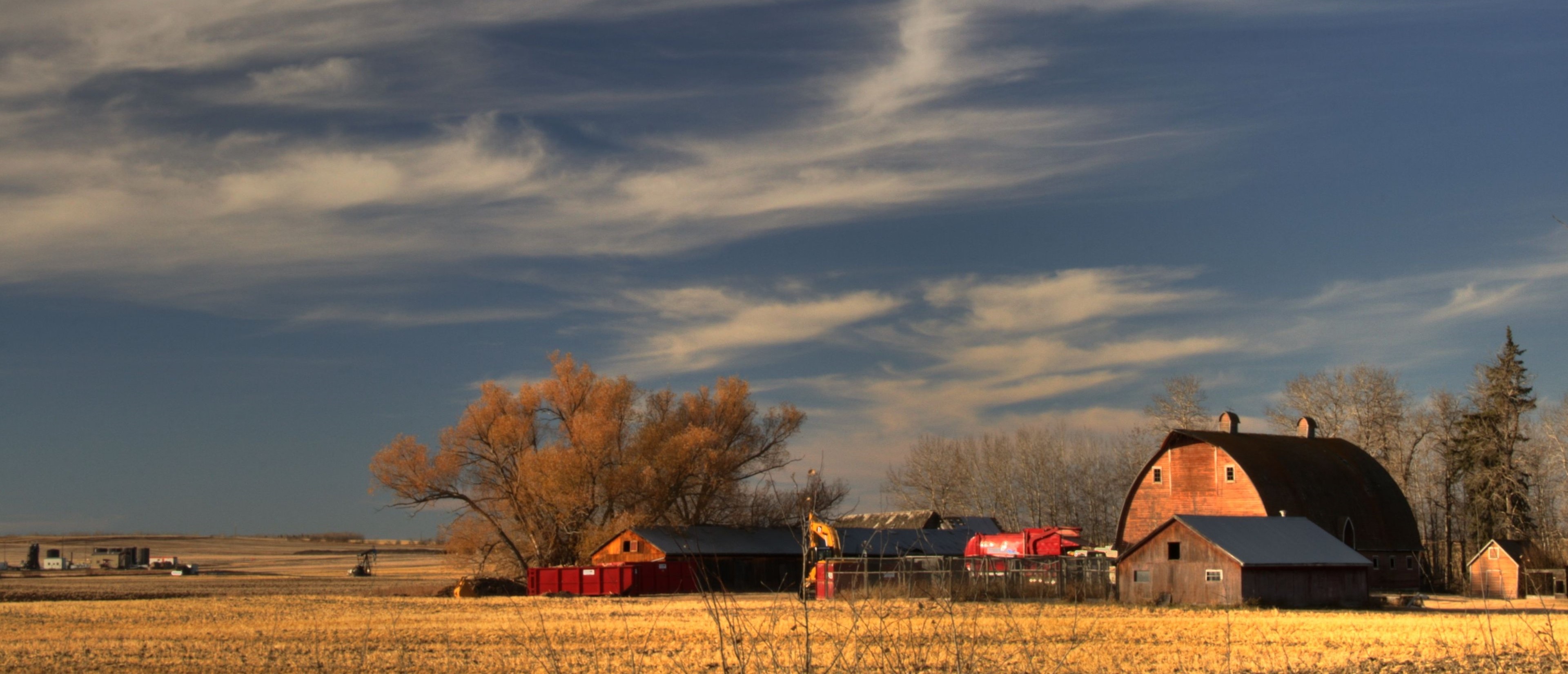 Grain farm on prairie northwest of Edmonton, Alberta