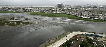 Before: Pluit Reservoir in permanent danger of overflowing