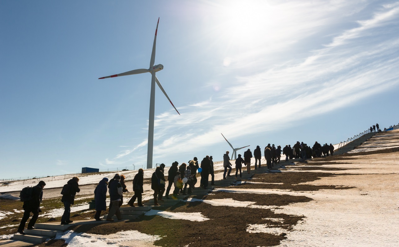 “Energy Hill”, the transformation of a toxic landfill into a location of wind turbines and PV as well as a public park