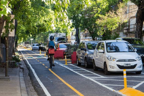 Reorganizing public space to increase the role of cycling in urban mobility 