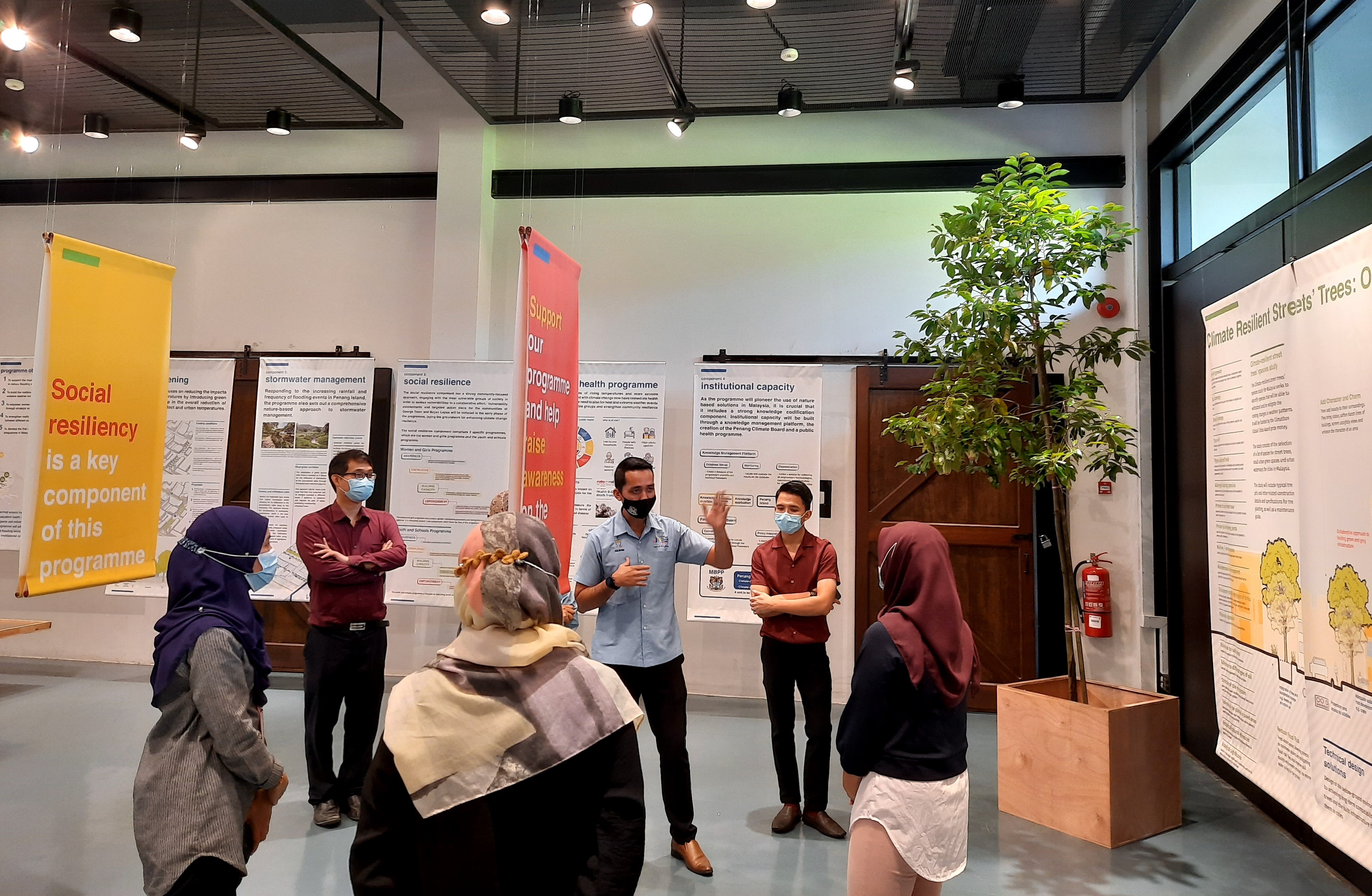 Discussion on most suitable plant species for urban street greening at one of the programme’s workshops