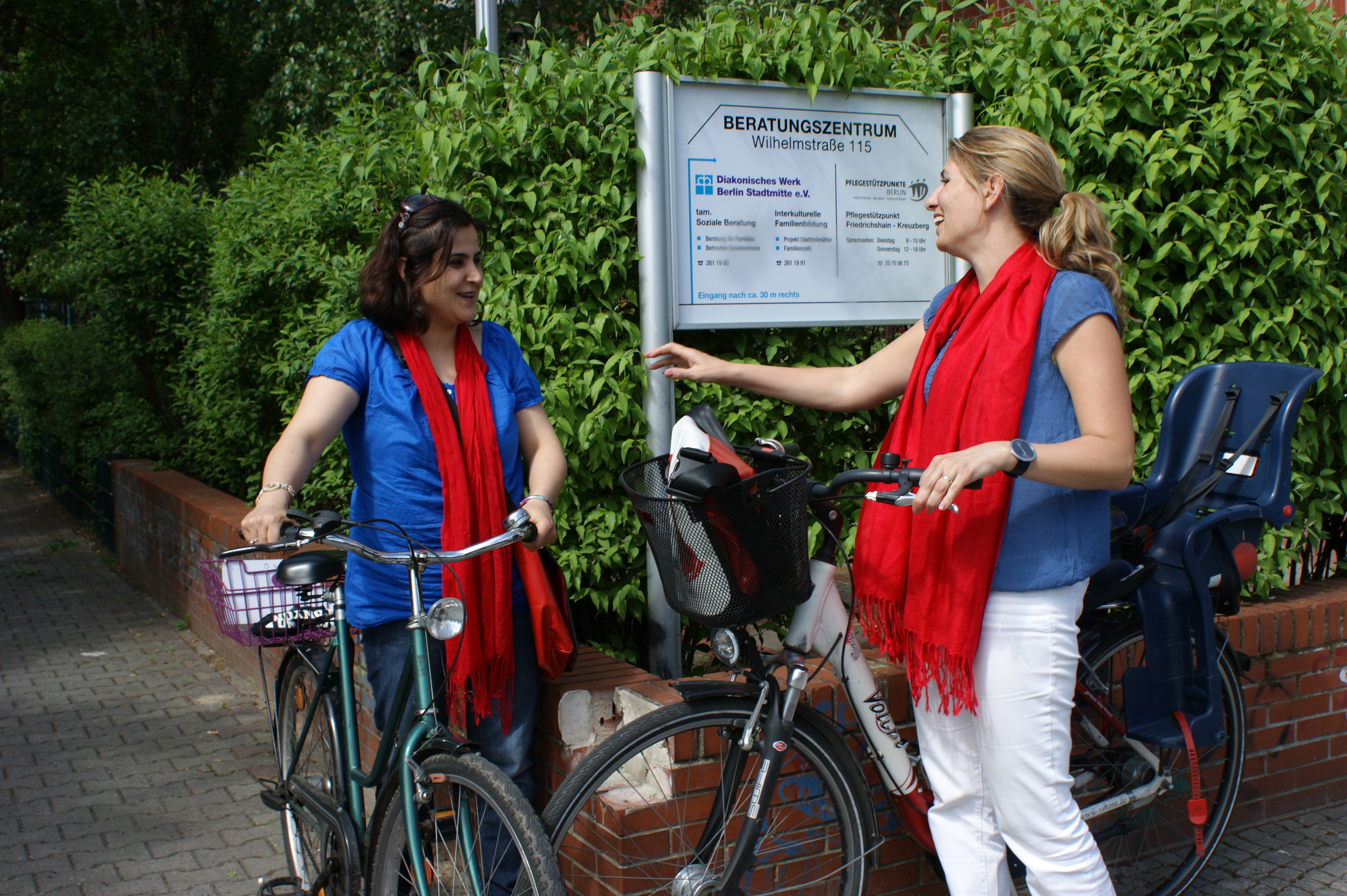 Neighbourhood mothers in front of the partner "Diakonisches Werk"