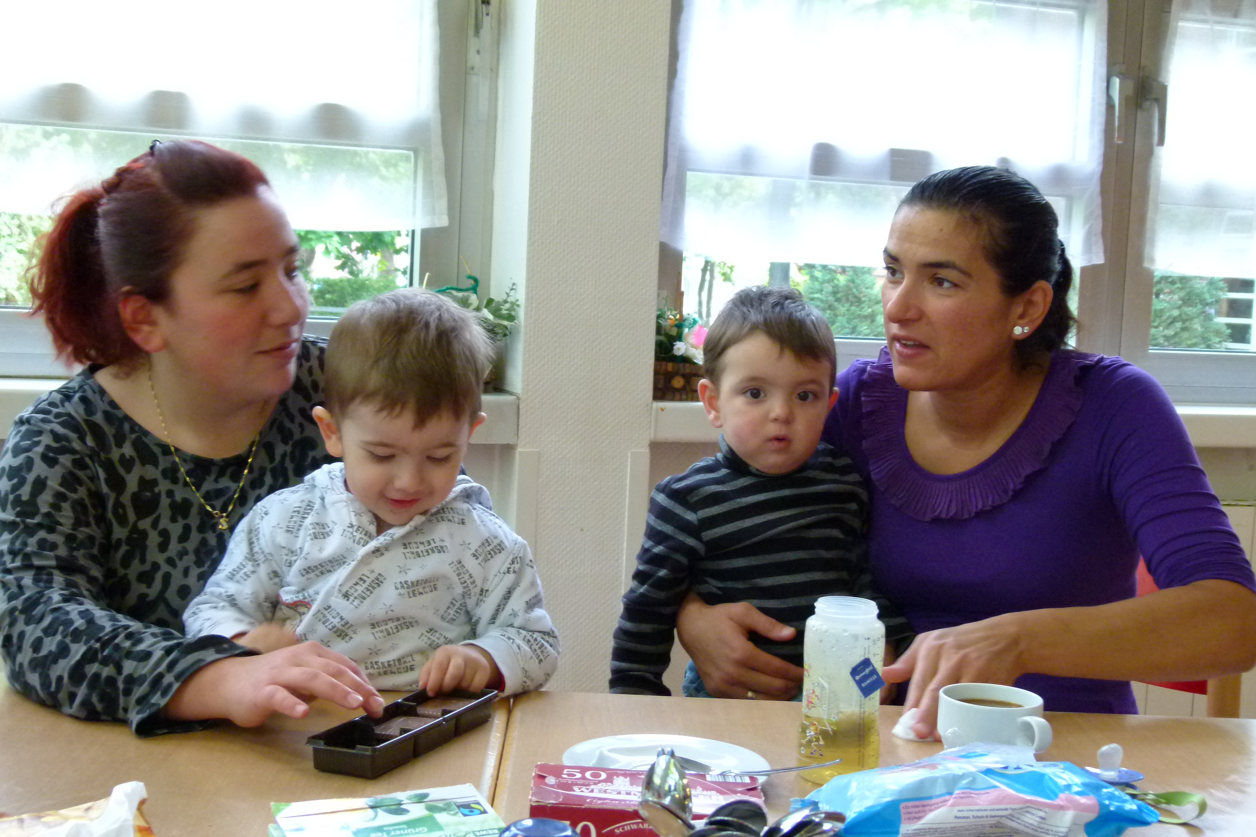 Neighbourhood mothers with children